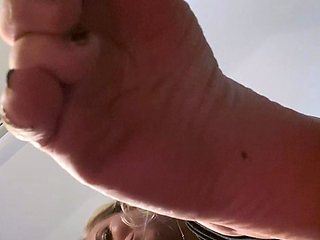 Sexy hottie Anetta Keys enjoys a solo toy masturbation