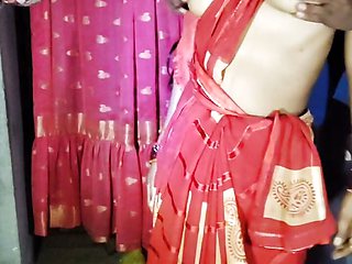 Hot Indian Desi bhabhi romance in saree