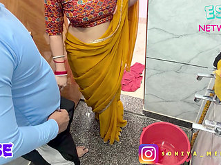 Pyari bhabhi Ne Muth Marte hue Bathroom dekh liya aur lapak le mera lund bhi leliya