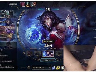 Gamer Girl And Deutsche Amateure In Egirl Masturbates While Playing League Of Legends