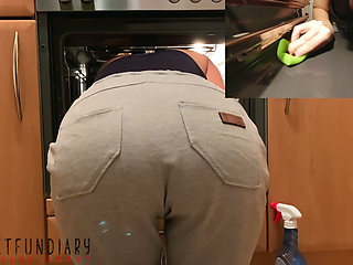 Throwback: housewife stuck in the oven