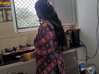 Desi maid hot XXX fun in KICHEN.