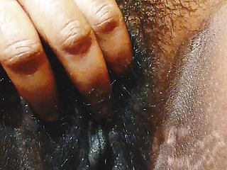 Lonely maid in kitchen when house owner went out for shopping viral video