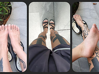 Sweet Feet in Flip-flops on the Street