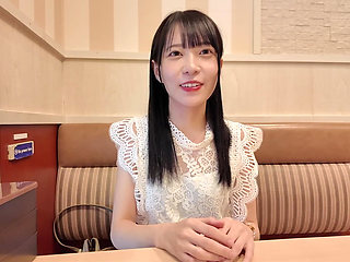 Moeka - Online Meetup No. 05: A Student Working At A Cafe. She's Cute, She Often Gets Picked Up And Fucked. A Slender Girl With