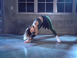 Sonya Blade Stretch
