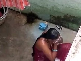 Tamil Aunty Bathing Outdoor