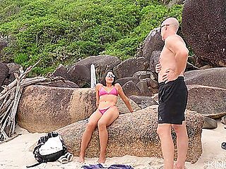 Encuentro A Mi Amiga En Playa Nudista Y Termina Desnuda En Mi Cama (novela - Capitulo 3)