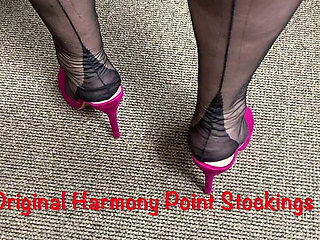 Mrs Mature Feet Wearing Original Fully Fashioned Stockings