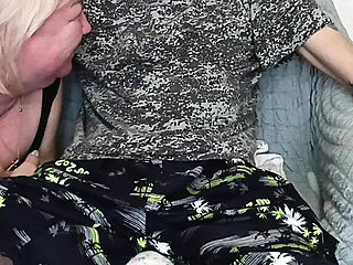 Stepmom sucks big cock after work and swallows cum in mouth - Zona901