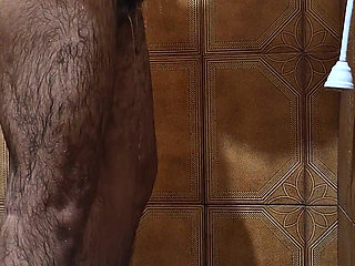 Tomando banho e depilando o saco..  Taking a shower and shaving my balls
