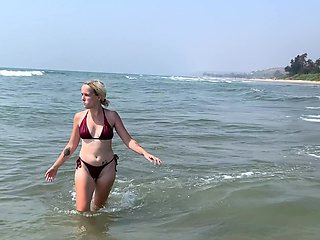 Beach sex with a couple who love to fuck in pov and doggystyle