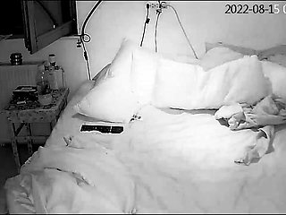 Horny Wife Masterbates for the Cam