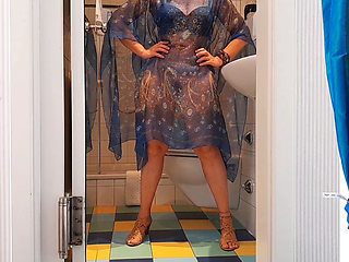 Selena's Posing, Golden Drops and Sex Games