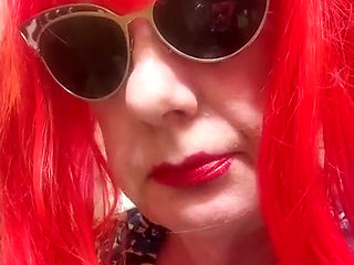 SMOKING VS120 MENTHOLS IN THE BATHROOM - PINK WIG, BLACK GLOVES
