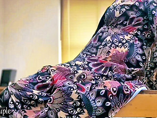 Istri muslim berhijab selingkuh sama teman kantornya. Sekretaris selingkuh lagi asik muasin memeknya pakai vibrator favoritnya p