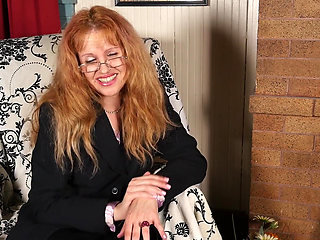 Naughty Mature Woman Deisy Likes to Rub Her Pussy on Cam