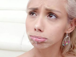 Daring beauties captivate with passionate piss play in thrilling intimate intensity