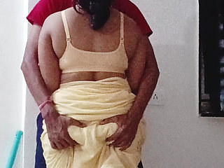 Riya Bhabhi was sweeping her master's house, the owner made sexual relations by talking sexy.