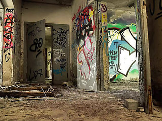 German Amateur FFM Threesome: Julia Parker & Maria Gail Take Big Dick in Risky Outdoor Sex