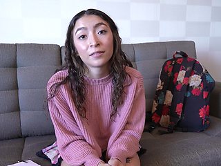 Teen Amber Summer's raw amateurs go wild on couch