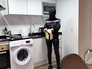 4K Stranger Ana Spears Breaks Into the House