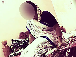 Hot Cheating Indian Housewife in Saree Blouse Having Sex with Her Lover