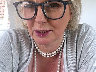 Mature blonde granny loves to masturbate her puss