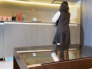Hotel Maid Ne Customer Ko Extra Service Di or Chudai Karwai