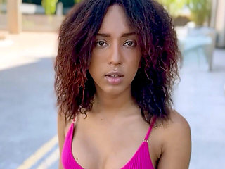 Torbe Catches Preciosa Tímida Mulata Luna Blackx