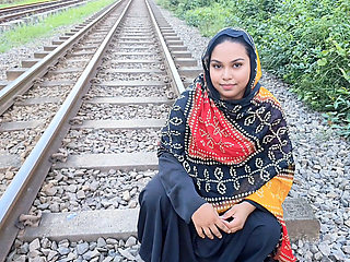 Train Line par Mili Ladki Ko Ghar Lakr Chuda - Bengali Girl video  xxx Fucking