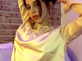 Amateur Webcam Babes Going Solo