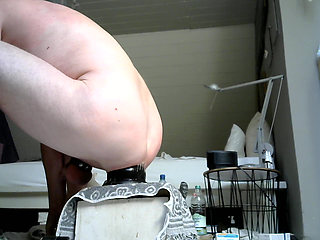 Ass stretching - side view