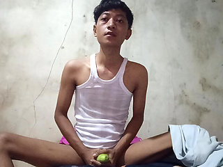 Jujut Expression Playing Solo Using Cucumbers That Have Been Hollowed Out
