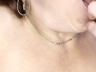 Flirty Suzy Wylde with Pussy Pump