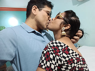 Tamil Office Lady Manager Fucked and Bolwjob Romantic Hot Video with Boss in beautiful saree