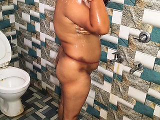 Desi India Bhabhi Bathroom Seen.