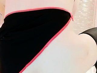 Brunette toys her pussy and ass on cam