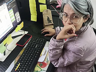 Hot Venezuelan Stepsister Sucks Cock While Working - Amateur MILF Blowjob & Cum in Mouth