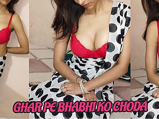 Hindi Dirty Talk Bhabhi Alone at Home and Teasing His Brother in Law