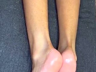 Amateur Foot Fetish Girlfriend Sucks and gives a Footjob