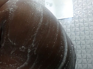 Girl bathroom shower noti