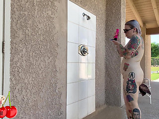 Shaking My Ass & Showering Naked at the Public Pool