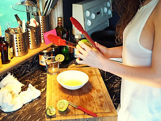 Lemon Juice Vs. Lemon Squeezer