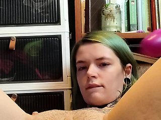 Mature amateur solo toying