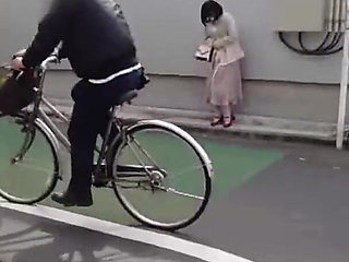 Public Ripple - a Sensitive Cutie Shows Her No-hands Trick on a City Acme Walk Chapter-1