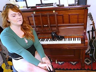 Pregnant Redhead Webcam Masturbation