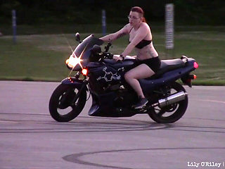 Bikini Sportbike Riding (wmv)