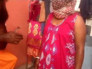 Sauteli Bhabhi ka jhaat chhilte chhilte pel diya