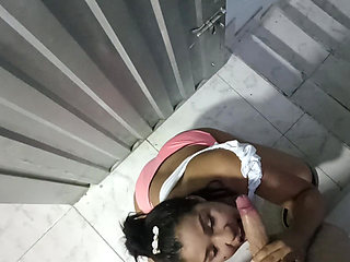 Hot Slut Gives BJ to Her Boss for a Raise